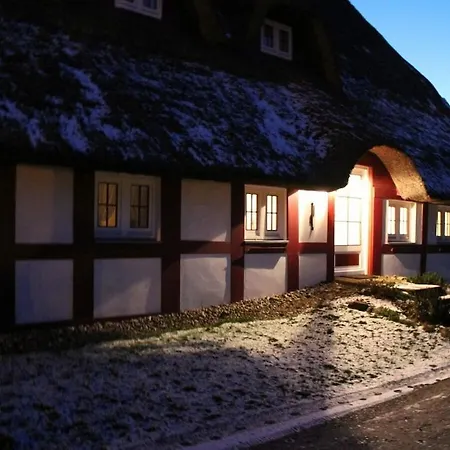 With Garden In Kluetz Ferienhaus